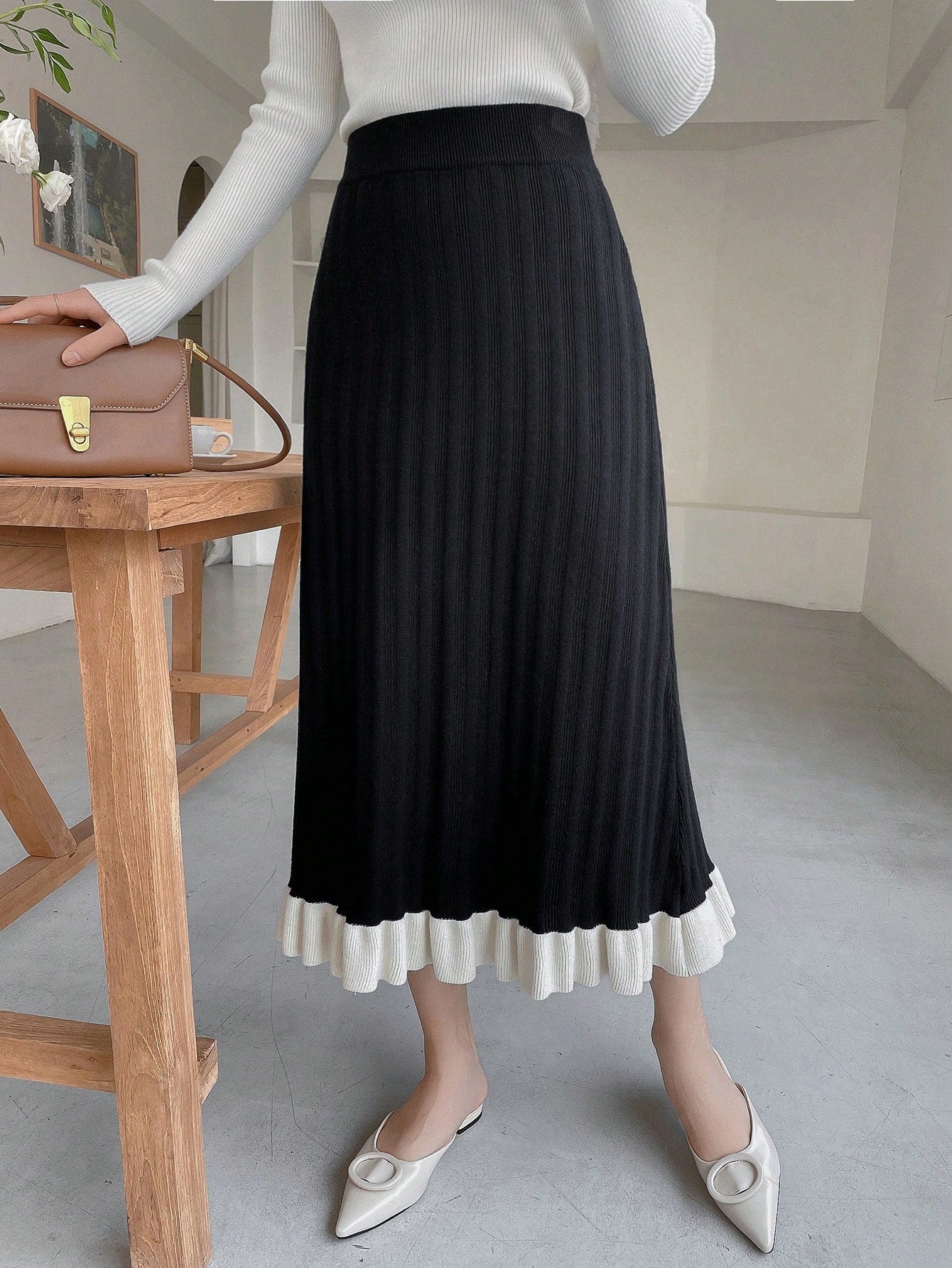 OME Two Tone Ruffle Hem Knit Skirt